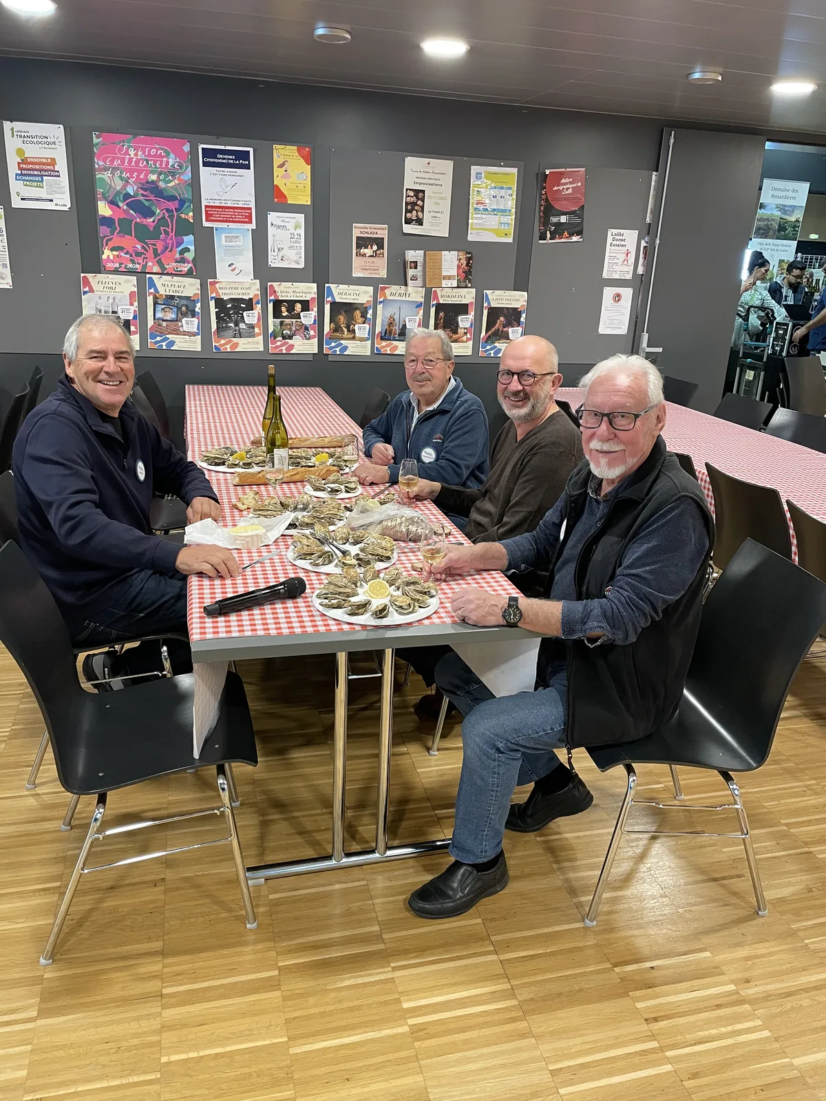 Degustation d'huitres et de vin au salon Vignes & Vilaine